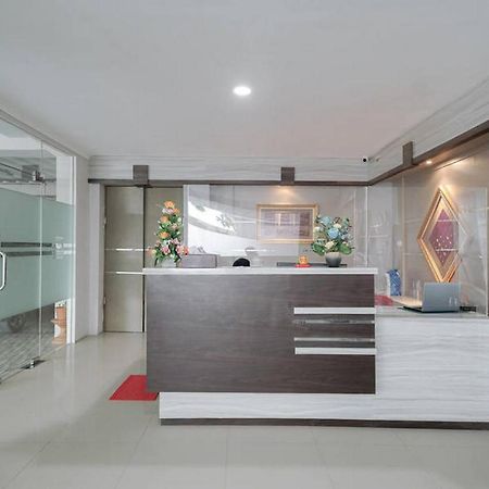 Urbanview Hotel Bari Syariah Palembang By Reddoorz Extérieur photo