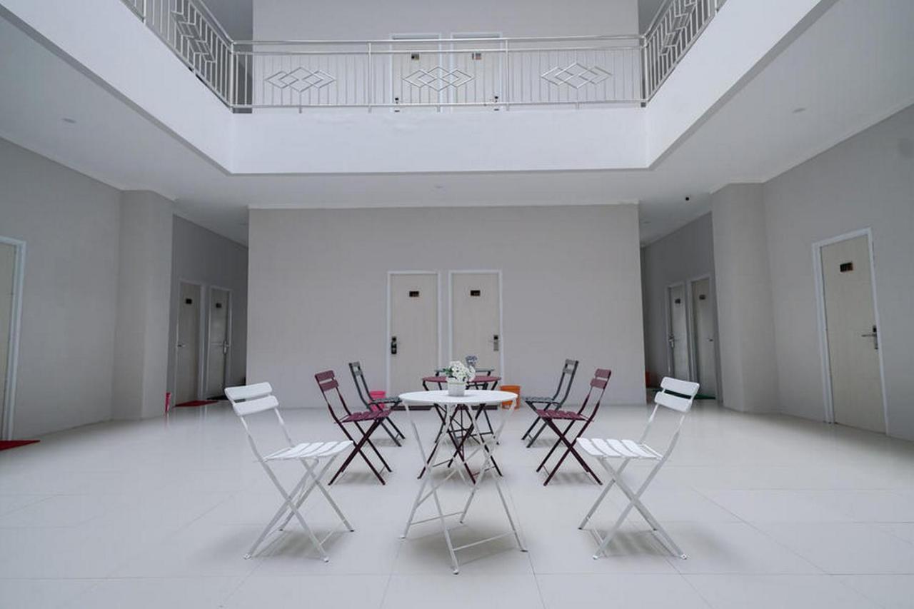 Urbanview Hotel Bari Syariah Palembang By Reddoorz Extérieur photo
