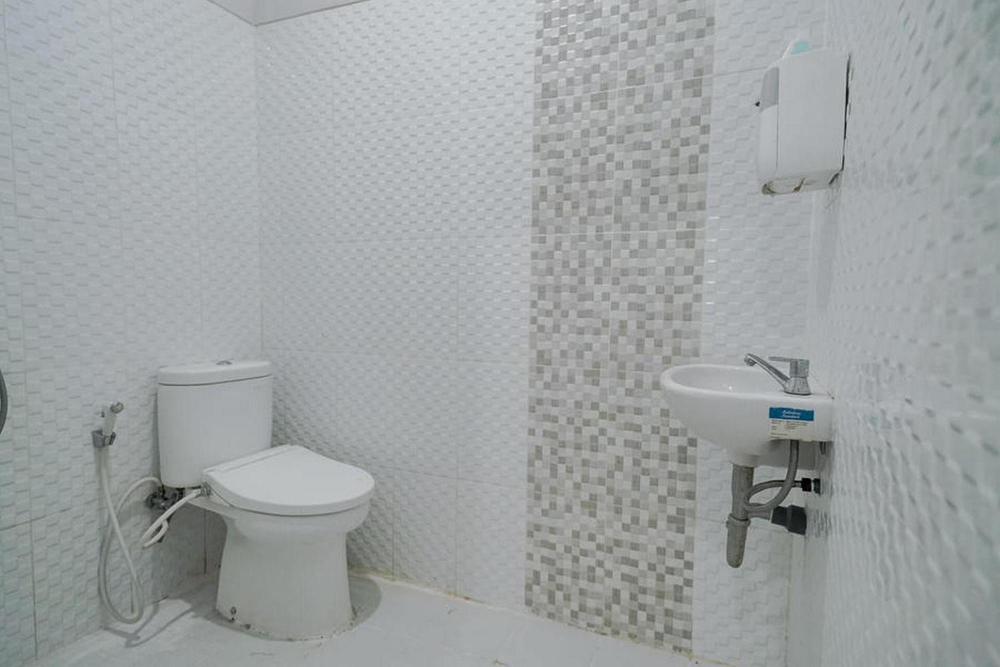Urbanview Hotel Bari Syariah Palembang By Reddoorz Extérieur photo